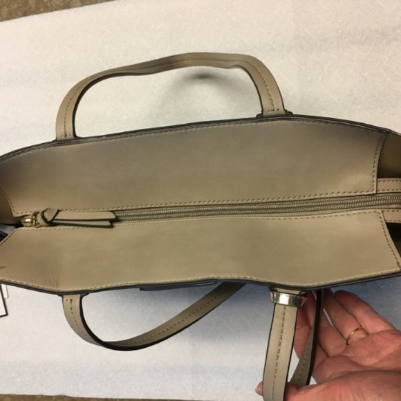 Nine West Caden Tote w/ gold hanging wristlet - Picture 4 of 10